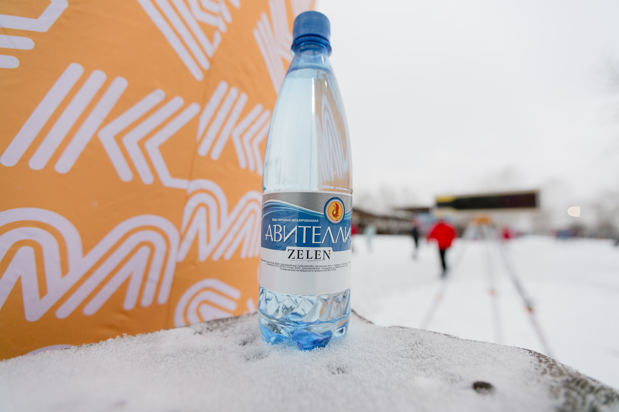 ул майора филиппова владивосток. цветы под снегом. снежная 7. заснеженный двор. снегопад в краснодаре 07 февраля 2023.